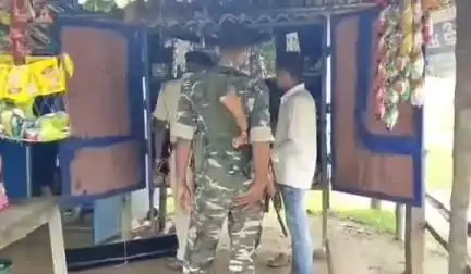 तरहसी: विद्यालय से 100 मीटर के दायरे में नशीले पदार्थों की बिक्री प्रतिबंधित, तरहसी थाना प्रभारी ने चलाया तलाशी अभियान