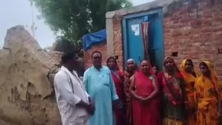 राजपुर: जदयू नेताओं ने ददुरा गांव के महादलित बस्ती में बिहार सरकार के विकास कार्यों की जानकारी दी