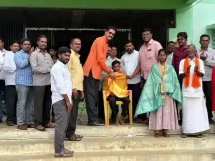 అలంపూర్: అయిజ ప్రభుత్వ జూనియర్ కళాశాల విద్యార్థులను సన్మానించిన బీజేపీ జోగులాంబ గద్వాల జిల్లా మాజీ అధ్యక్షులుS.రామచంద్రారెడ్డి