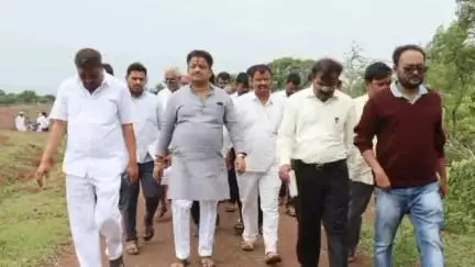ಸಿಂದಗಿ: ಪಟ್ಟಣದ ಹೊರಭಾಗದಲ್ಲಿ ಕೆರೆ ಕಾಮಗಾರಿ ವೀಕ್ಷಣೆ ಮಾಡಿದ ಶಾಸಕ ಅಶೋಕ ಮನಗೂಳಿ