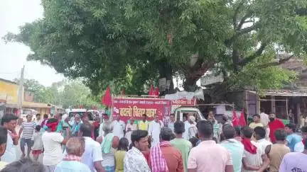 चनपटिया: बदलो बिहार बदलो सरकार यात्रा के दौरान लोहियारिया चौक पर सभा का आयोजन