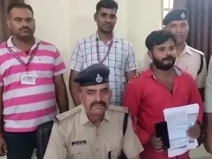 गया टाउन सीडी ब्लॉक: जंक्शन पर RPF और CIB टीम ने नालंदा के युवक को रेलवे के अवैध टिकट कारोबार में किया गिरफ्तार