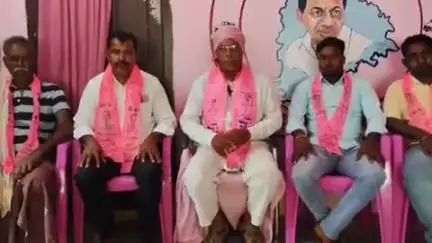 తుంగతుర్తి: రైతులకు భరోసా ఎగట్టినందుకు సంబరాలు? తుంగతుర్తి టిఆర్ఎస్ మండల అధ్యక్షుడు సీతయ్య విమర్శలు