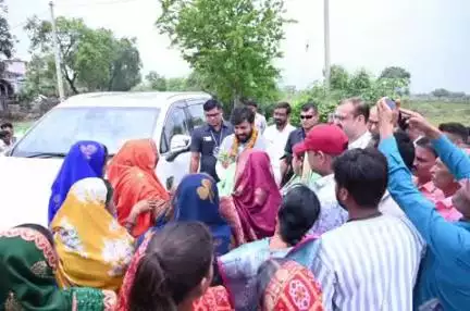 आरंग: शासकीय स्कूल कुसमी पलारी में साला प्रवेश उत्सव में आरंग विधायक गुरु खुशवंत साहेब जी मुख्य अतिथि के तौर पर शामिल हुए
