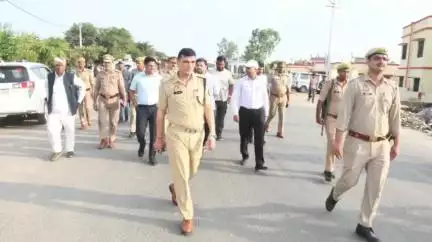 रामपुर: डीएम और एसपी ने पटवाई थाना क्षेत्र में किया फ्लैग मार्च, लोगों से की शांति व्यवस्था बनाए रखने की अपील