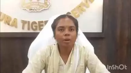होशंगाबाद नगर: STR की एफडी के सामने गश्ती कर रहे चौकीदारों पर बाघ का हमला, पर्यटकों की जिप्सी से मढई पहुंचाया: DD