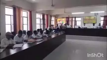 दातागंज: दातागंज के उपजिलाधिकारी ने ऑनलाइन शिकायतों की समीक्षा कर निस्तारण के दिए निर्देश