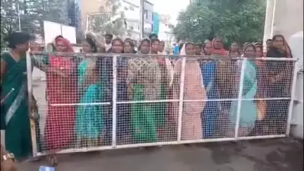 छिंदवाड़ा नगर: बोरिया से कोकीढाना तक अधूरा पड़ा है सड़क निर्माण का कार्य, शिकायत लेकर कलेक्टर कार्यालय पहुंचे ग्रामीण #jansamasya