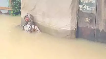 ঘাটাল: ঘাটালে বন্যাকবলিত এলাকায় মেডিকেল ক্যাম্প, আশঙ্কা আরও বর্ষার