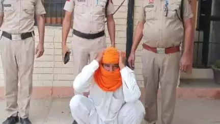 सिरसा: एंटी नारकोटिक्स सेल प्रभारी ने बताया, फग्गु क्षेत्र से एक युवक अवैध पिस्तौल और 3 कारतूस के साथ गिरफ्तार