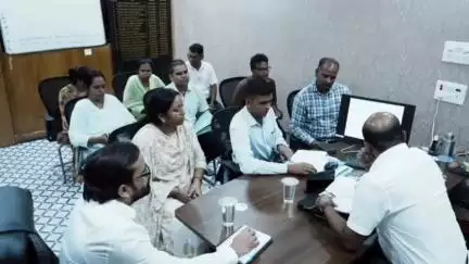 कोडरमा: उपायुक्त ऋतुराज द्वारा शिक्षा विभाग का निरीक्षण कर विभागीय समीक्षा बैठक आयोजित की गई