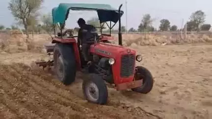 पचपदरा: पचपदरा के किसानों ने अब शुरू की बाजरा, मूंग और मोठ की बुवाई