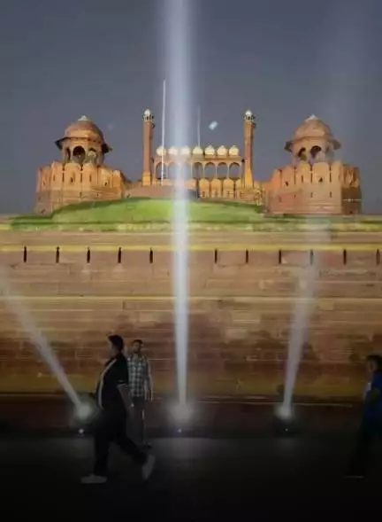 लाल किला पर होता है साउंड और लाइट शो- जय हिंद! क्या आपने देखा?