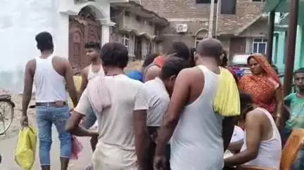 मांझी: मांझी नगर पंचायत के वार्ड नंबर 6 में डस्टबिन का वितरण हुआ, ग्रामीणों की उमड़ी भीड़