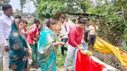 मेहरमा: सुखाड़ी में जिला परिषद सदस्य ज्योति कुमारी ने सड़क का शिलान्यास किया