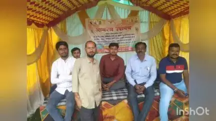 दर्यापूर: डॉ.पंजाबराव देशमुख कॉलनी व इतर परिसरातील रस्त्यांच्या दयनीय अवस्थेसाठी युवकाचे नगरपरिषद समोर आमरण उपोषण