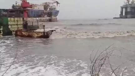 તળાજા: અલંગના દરિયામાં ભારે કરંટ જોવા મળ્યો