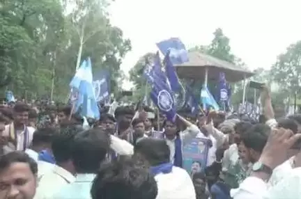 हरिद्वार: ग्वालियर हाईकोर्ट में बाबा साहेब की प्रतिमा लगाने की मांग, भीम आर्मी ने रौशनाबाद जिला कलेक्ट्रेट में किया प्रदर्शन