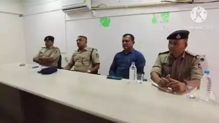 ગઢડા: ગઢડાખાતે ભગવાન શ્રી જગન્નાથજીની 32 મી રથયાત્રા નીકળનાર છે ત્યારે જિલ્લા પોલીસવડા ની હાજરીમાં શાંતિ સમિતિની બેઠક યોજાઈ..