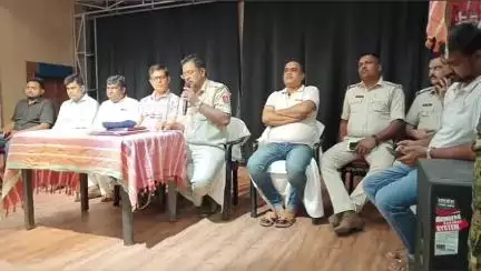 গাজোল: ব্লক প্রশাসন ও পঞ্চায়েত সমিতি যৌথ উদ্যোগে ব্লক ক্যাম্পাসে আসন্ন রথ যাত্রা ও মহরম উৎসব নিয়ে ১ টি সভা অনুষ্ঠিত হয়