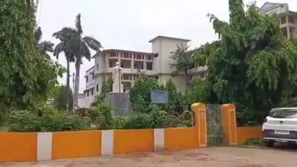 जगदीशपुर: मारवाड़ी कॉलेज में एग्जाम देने के बाद भी कॉलेज प्रशासन छात्रों से फिर से एग्जाम फॉर्म भरवा रहा