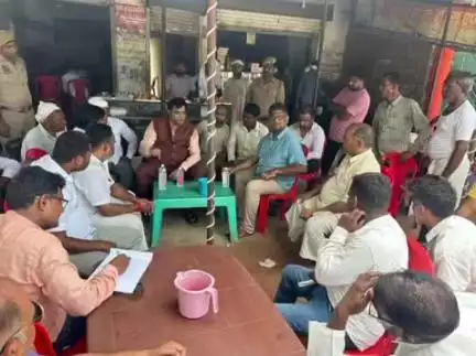 बांसी: विधायक विनय वर्मा ने शुक्ला चौराहा पर चाय पर चर्चा कार्यक्रम का आयोजन किया, सुनी लोगों की समस्याएं