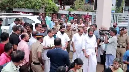 തിരുവല്ല: വിമാനാപകടത്തില്‍ മരിച്ച രഞ്ജിതയ്ക്ക്‌ നാട് വിടനൽകി, സംസ്കാരം പുല്ലാട്ടെ വീട്ടുവളപ്പിൽ, ആദരാഞ്ജലി അർപ്പിച്ച് മന്ത്രിമാർ