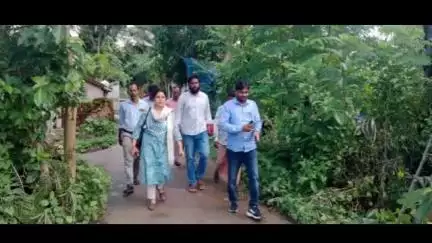 হাসনাবাদ: হাসনাবাদ পঞ্চায়েত সমিতির অন্তর্গত বিভিন্ন পঞ্চায়েতে তৈরি হচ্ছে কবরস্থানের বাউন্ডারি দেওয়ার কাজ, পর্যবেক্ষণে BDO