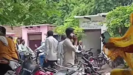 एटा: मुकद्दमे में पुलिस नहीं कर रही कार्रवाई, थाना मिरहची क्षेत्र के गांव श्योराई निवासी पीड़ित समलैंगिक ने SSP से लगाई गुहार