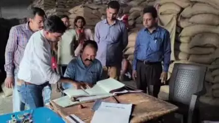 पाकुड़िया: बीडीओ ने किया एफसीआई गोदाम पाकुड़िया का निरीक्षण, दिए कई निर्देश