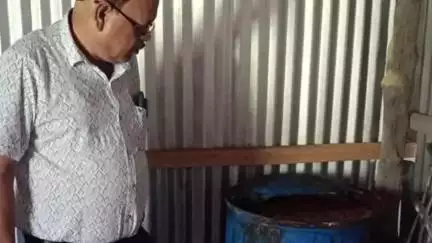 করিমগঞ্জ: বাজারিছড়া পুলিশ স্টেশনের অধীনে অধীনে বিভিন্ন এলাকায় অভিযান চালিয়ে বিপুল পরিমাণে দেশি মদ ধ্বংস করে আবগারি দল