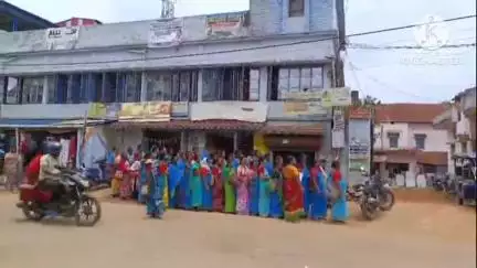 সাঁকরাইল: একাধিক দাবিকে সামনে রেখে সাঁকরাইলের চাইল্ড ডেভেলপমেন্ট প্রজেক্ট অফিসারকে ডেপুটেশন প্রদান করলো আই.সি.ডি.এস কর্মীদের