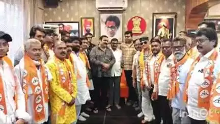नांदगाव: आमदार सुहास कांदे यांच्या निवासस्थानी
ठाकरे गटाच्या कार्यकर्त्यांचा प्रवेश सोहळा