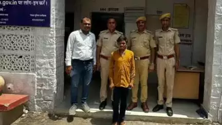 बाड़मेर: पुलिस थाना साईबर बाड़मेर ने दो लाख रुपये के साइबर फ्रॉड मामले में एक अपराधी को अहमदाबाद से किया गिरफ्तार