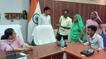 पाटी: जनसुनवाई में आए 50 आवेदन, सीएम राईज सिलावद में प्रवेश नहीं होने पर कलेक्टर ने दिए निर्देश