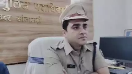 डुमरा: पुनौरा पुलिस ने शराब के नशे में हंगामा कर रहे एक युवक को गिरफ्तार किया