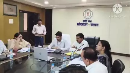 बलौदाबाज़ार: DM ने की विभागीय कार्यों की समीक्षा, अतिवृष्टि से क्षतिग्रस्त सड़क व पुल-पुलिया की शीघ्र मरम्मत करने के दिए निर्देश
