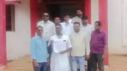 अभनपुर: योग दिवस पर ग्राम हसदा के स्कूल में हुए मामले में अभनपुर युवा कांग्रेस के लोगों ने SDM कार्यालय पहुंचकर दिया ज्ञापन