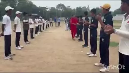 आरा: वीर कुंवर सिंह स्टेडियम में आयोजित की जा रही है प्रथम अंतर विधालय साफ्टबाल क्रिकेट प्रतियोगिता