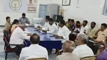 జమ్మలమడుగు: జమ్మలమడుగు : తహసీల్దార్ శ్రీనివాస రెడ్డి ఆధ్వర్యంలో రేషన్ షాపు డీలర్లతో సమావేశం