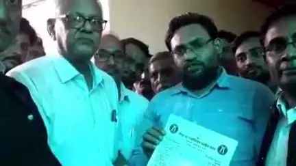 खागा: खागा में अधिवक्ताओं ने किशनपुर पुलिस के खिलाफ मोर्चा खोला, कार्यवाही न करने पर अनिश्चितकालीन धरने की दी धमकी