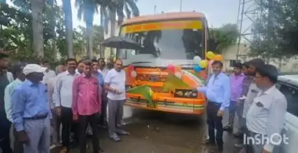 धामपुर: धामपुर क्षेत्र के गांव ठाटजट से दिल्ली आनंद विहार तक के लिए बस सेवा शुरू हुई, भाजपा विधायक अशोक राणा ने किया शुभारंभ