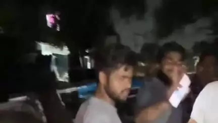 कोल: मंजूर गड़ी में दबंगों के हौसले बुलंद, महिला ने मारपीट और फायरिंग का आरोप लगाया, दबंगाई का वीडियो आया सामने