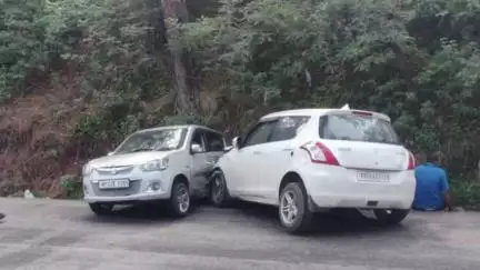 अम्ब: घेबट बेहड़ में 2 कारों के बीच हुई टक्कर, एक व्यक्ति हुआ घायल