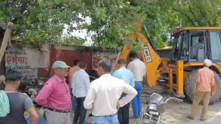 बरेली: राष्ट्रपति दौरे से पहले अतिक्रमण हटाओ अभियान तेज, IVRI से डेलापीर तक की गई कार्रवाई