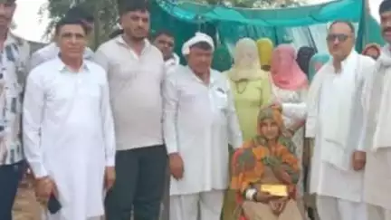 लोहारू: लोहारू विधायक राजबीर फरटिया ने कन्या शगुन मिशन के तहत विवाह समारोह में आशीर्वाद राशि दी