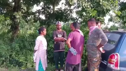 ধূপগুড়ি: রেড ব্যাংক চা বাগানে চা সুন্দরীর প্রকল্পের ঘরের ভেতর থেকে পচা গলা দেহ উদ্ধার করল বানারহাট থানার পুলিস,এলাকায় চাঞ্চল্য