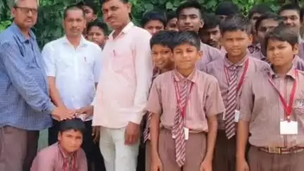 बेनीपुर अनुमंडल क्षेत्र के, पकड़ी चौक स्थित आइडियल पब्लिक स्कूल के बच्चों ने अपने जन्मदिन पर किया वृक्षारोपण