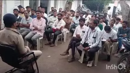 ઢસા પોલીસ સ્ટેશન ખાતે આગામી તહેવાર રથયાત્રા તેમજ મોહરમને લઈ  શાંતિ સમિતિની બેઠક યોજાઈ