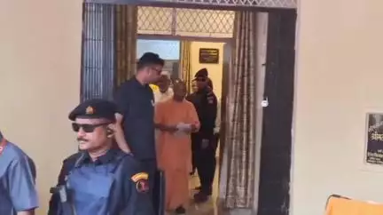 गाज़ीपुर: मुख्यमंत्री ने कलेक्ट्रेट सभागार में अधिकारियों के साथ ₹1100 करोड़ की परियोजनाओं की समीक्षा की, अंधऊ बाइपास को दी मंजूरी